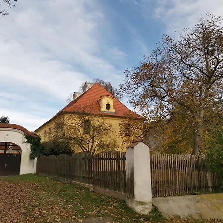 Rekreacni Stredisko U Fary Stara Campeggio Zivohost
